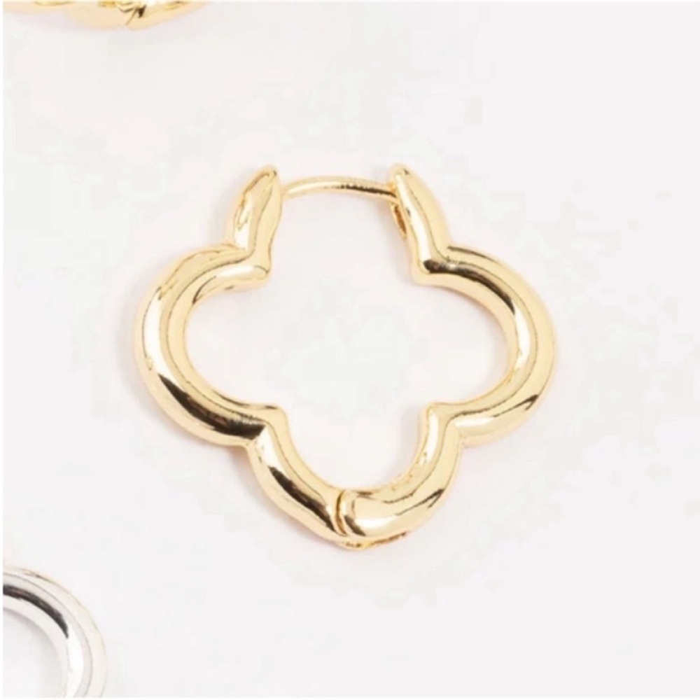 New! Tuckernuck Petite Moments Gold Clover Hoop Earrings (1005) NWOT - Picture 2 of 3